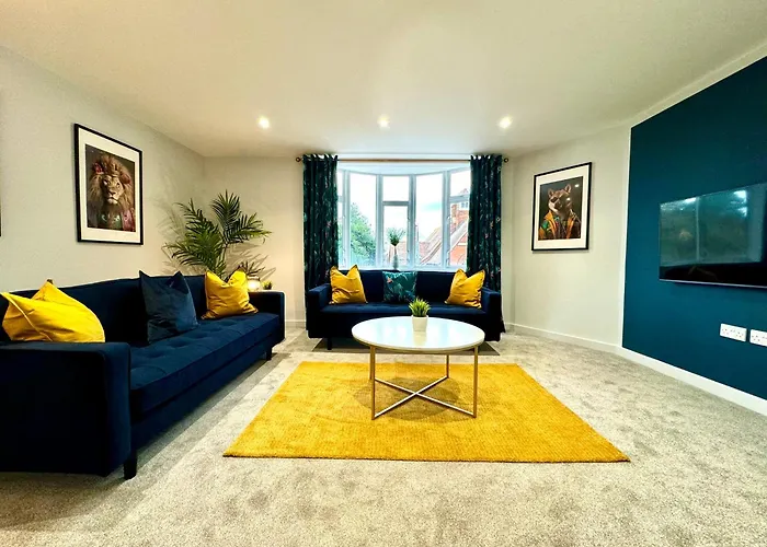 Amazing Large 3 Bedroom Apartment - Sleeps 8!