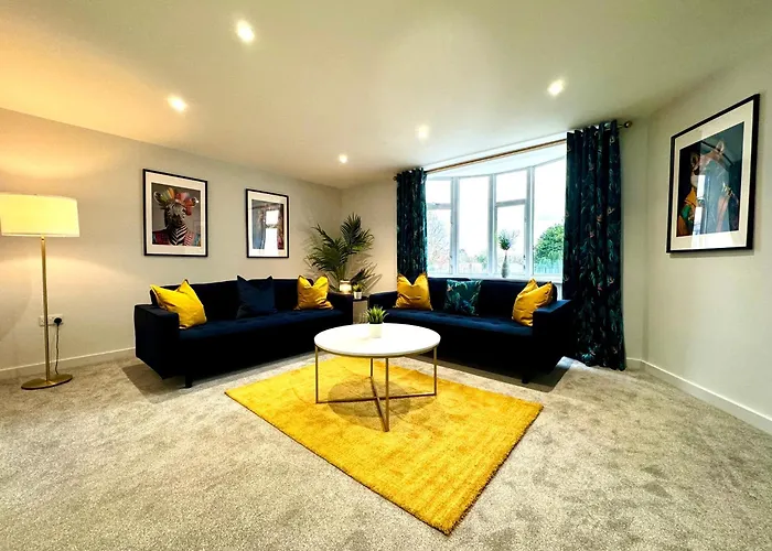 Amazing Large 3 Bedroom Apartment - Sleeps 8!